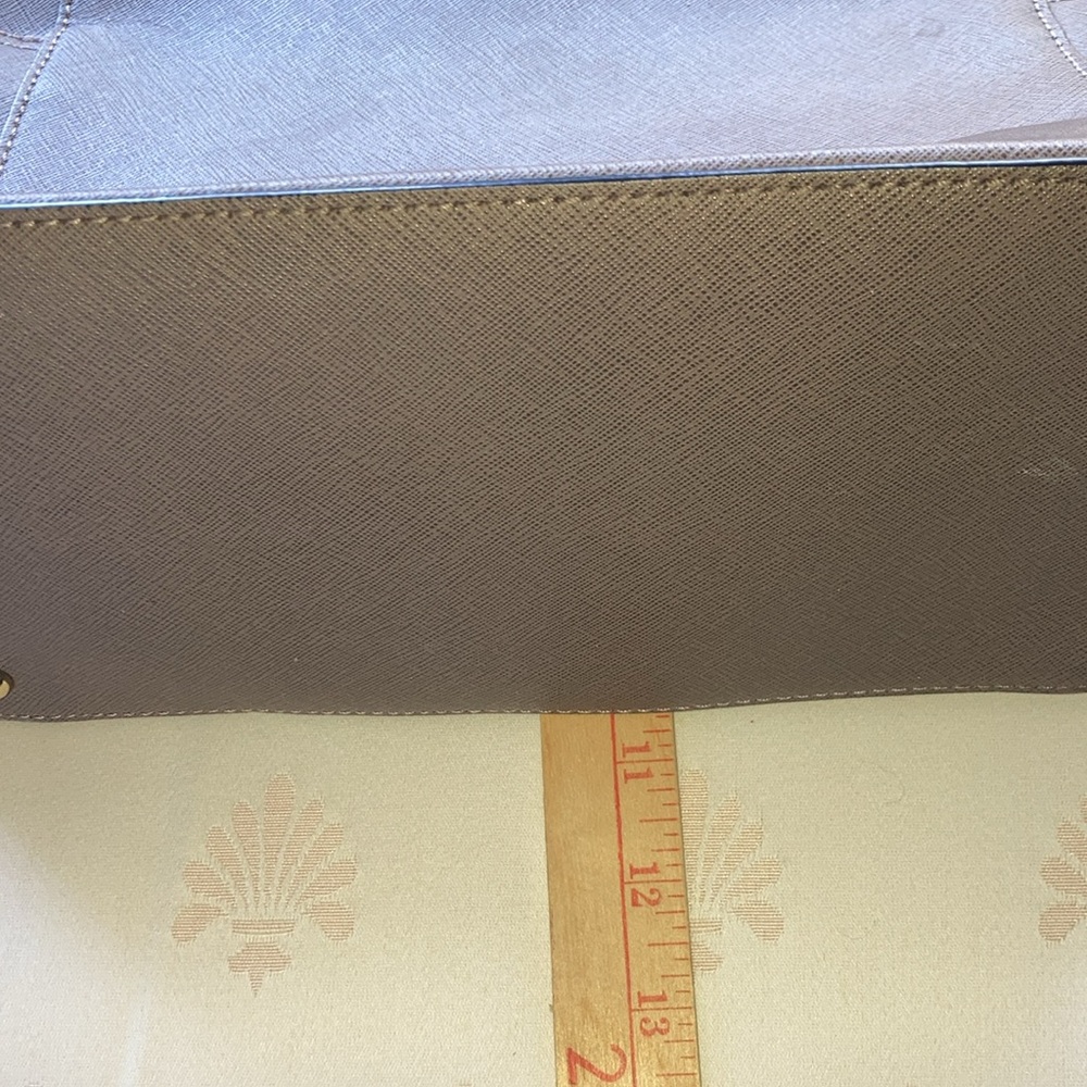 EUC CALVIN KLEIN large bag w/ big end pockets, gt hardware, snap close $78 - Picture 4 of 13